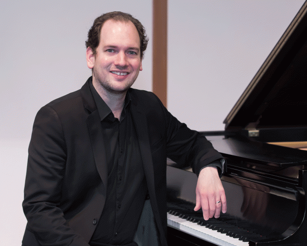 TEACHER FEATURE: Jonathan Roberts on Virtual Recitals for Students ...